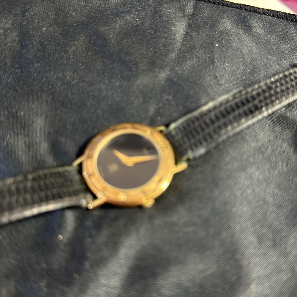 Gucci vintage watch Swiss quartz well loved needs battery - Picture 8 of 11